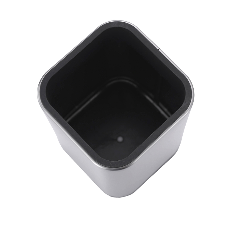 Familia kitchenware utensil possessor 