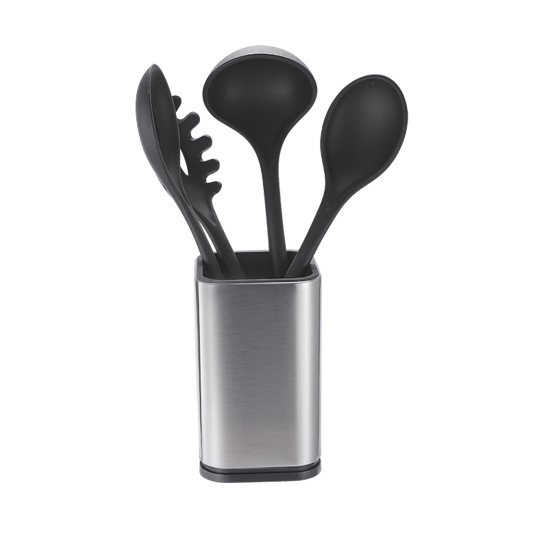 Familia kitchenware utensil possessor 