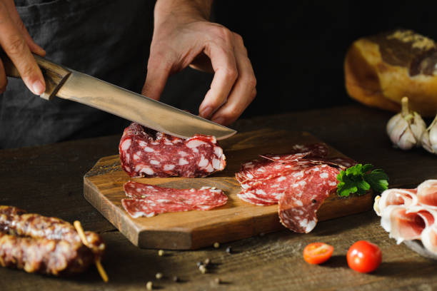 Comment les matériaux de lame affectent-ils la longévité d'un couteau de cuisine?