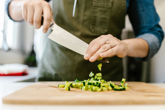 Comment trancher avec un couteau à légumes.jpg