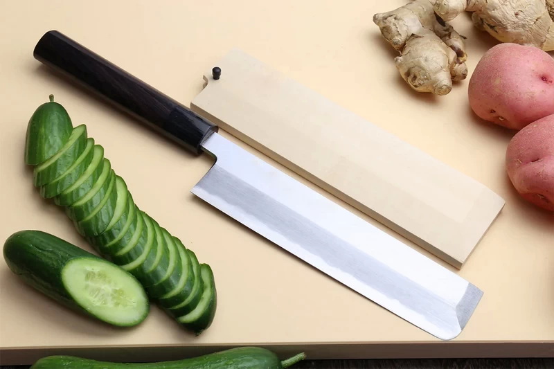 Couteau à légumes japonais.jpg