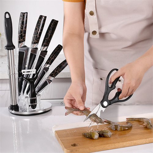Y a-t-il des précautions de sécurité spécifiques à considérer lors de l'utilisation de cisaillements de cuisine?
