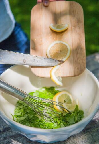À quelle fréquence les cisaillements et les couteaux de la cuisine devraient-ils être affûtés?